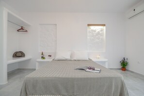 Deluxe-Studio | Individuell dekoriert, individuell eingerichtet, Schreibtisch