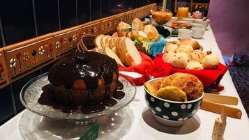 Café da manhã completo grátis todos os dias