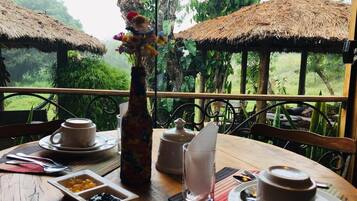 Free daily full breakfast