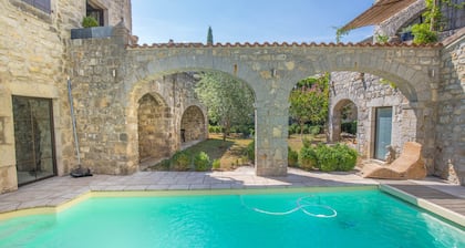 L'Antre de Pierres - chambres d'hÎtes et gites - ArdÚche Méridionale