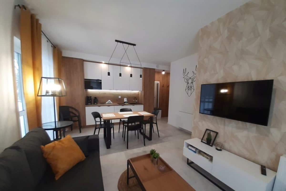 Apartment (4) | Living area | Flat-screen TV