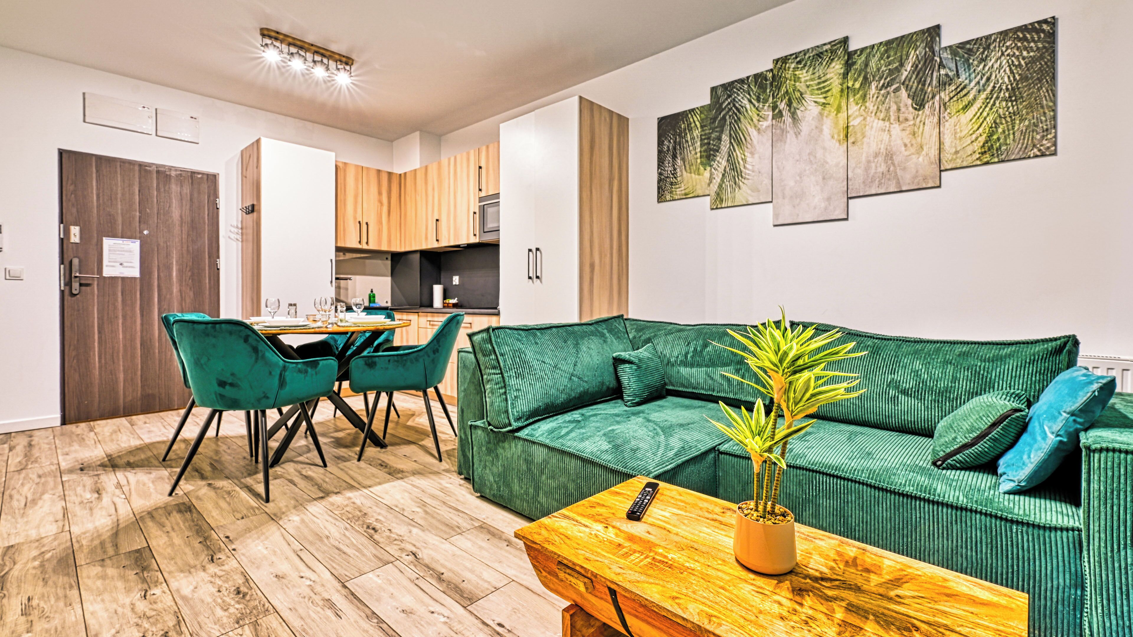 Apartment (7) | Living area | Flat-screen TV