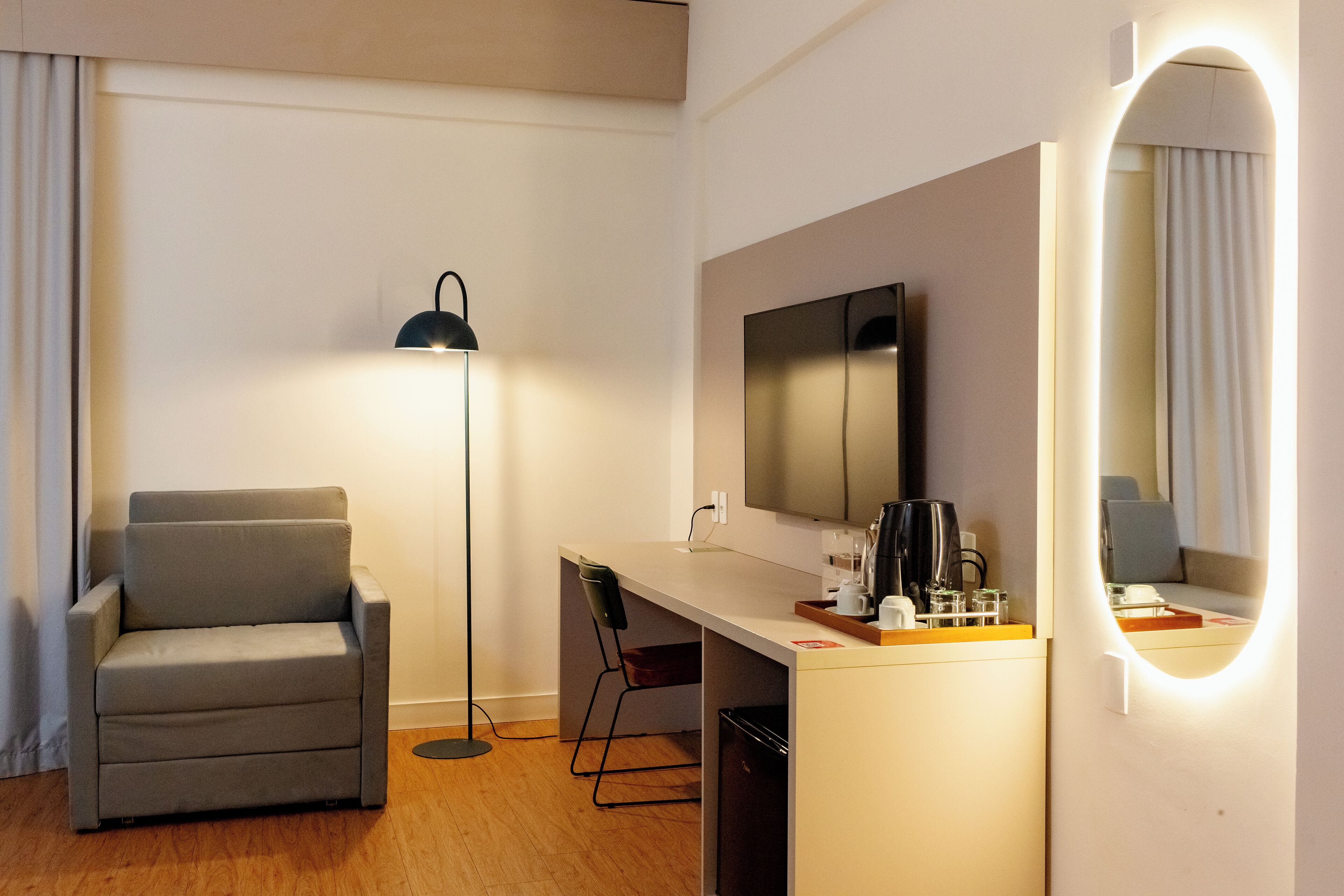 deluxe studio suite | 1 bedroom, minibar, in-room safe, laptop workspace