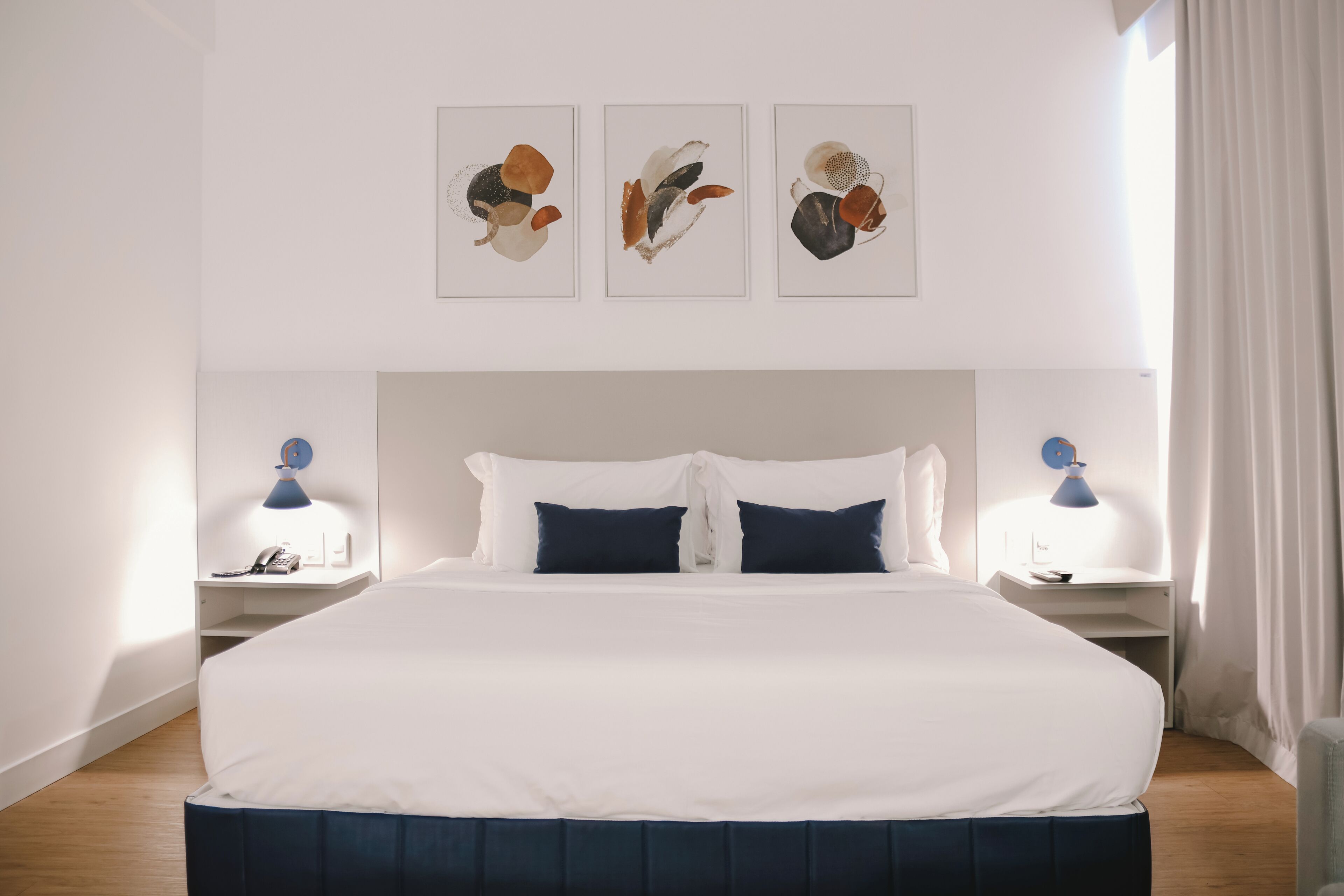 deluxe studio suite | 1 bedroom, minibar, in-room safe, laptop workspace