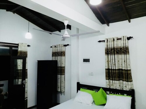 Hikkaduwa Family Inn apartment