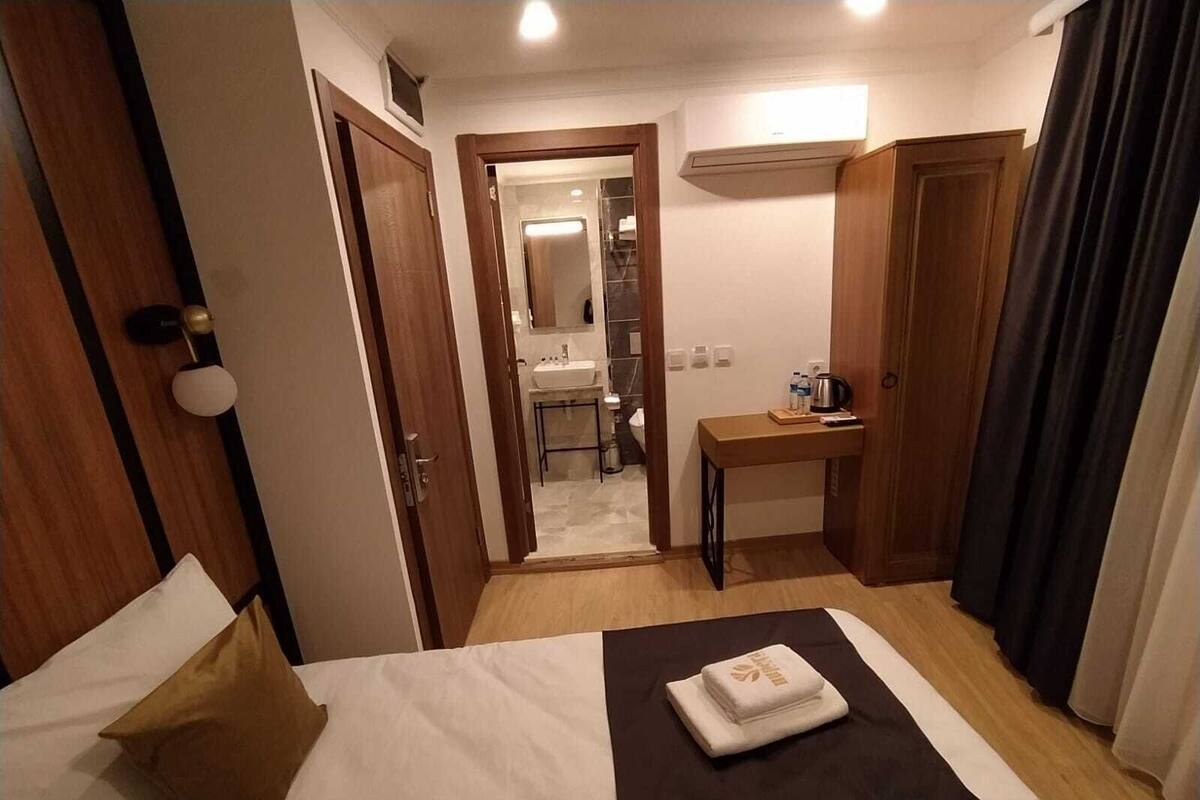 Minibar, in-room safe, desk, iron/ironing board (on request)