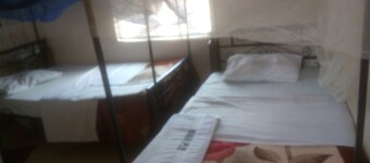 Makis Guest Rooms