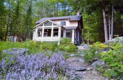 Viehättävä Lakefront Retreat