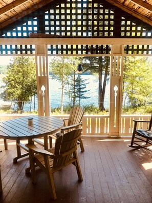 تناول الطعام بالخارج