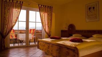 Family Room, Balcony | Free WiFi