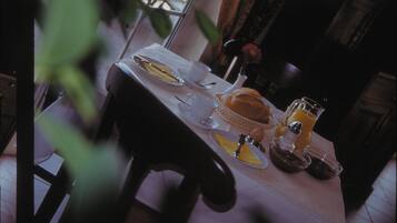 Free buffet breakfast