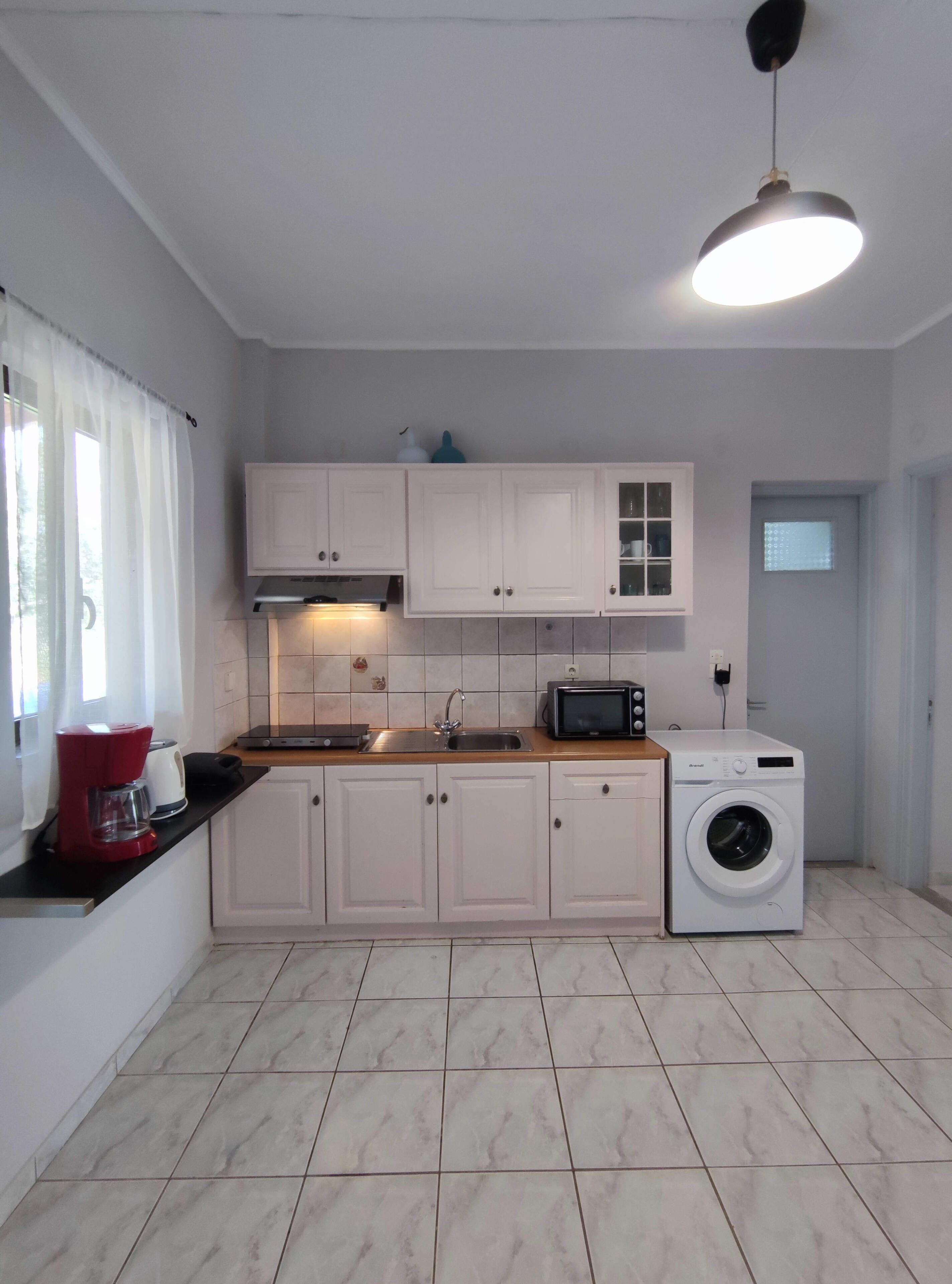 Geladeira, fogão, cooktop, cafeteira/chaleira