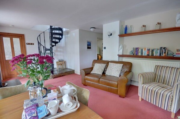 Smart TV, fireplace, DVD player, books