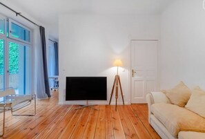 Een flatscreentelevisie