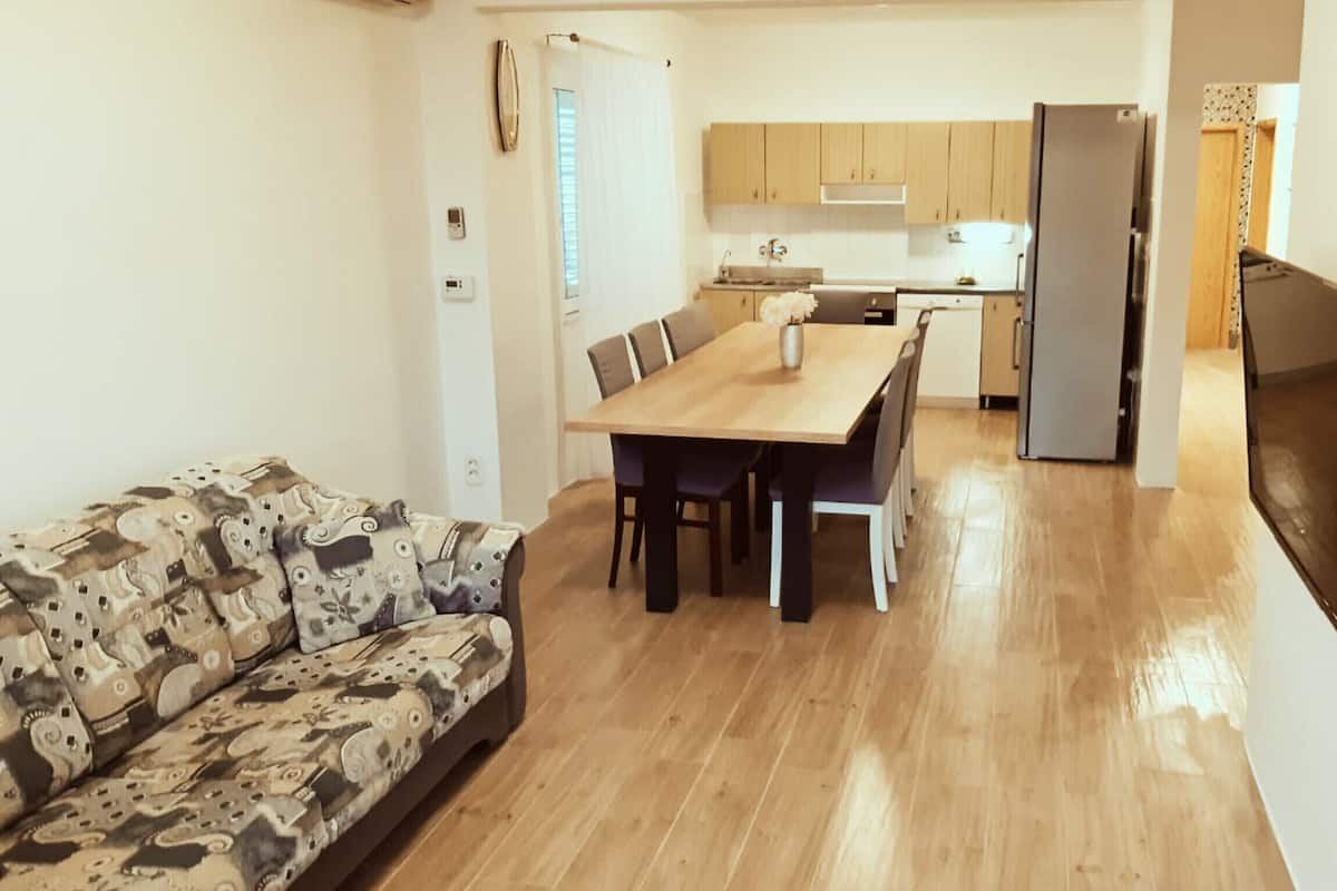 Family Suite | Living area | Flat-screen TV, toys