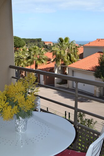 T3, 60 m2, small building with swimming pool, 1st floor, separate entrance