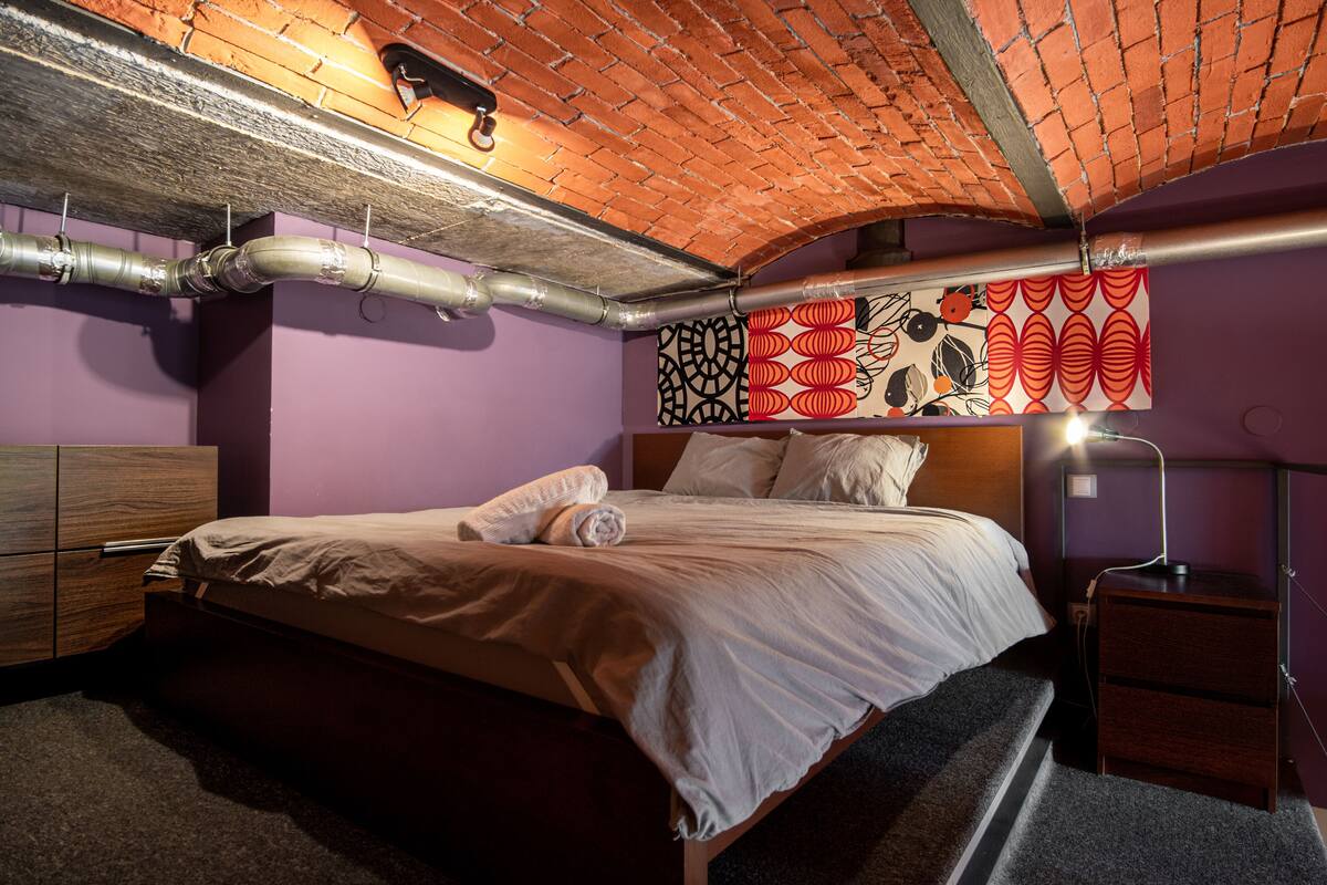 Design Studio Suite | Blackout drapes, iron/ironing board, WiFi (free), bed sheets