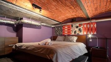 Design Studio Suite | 1 bedroom, blackout curtains, iron/ironing board, free WiFi