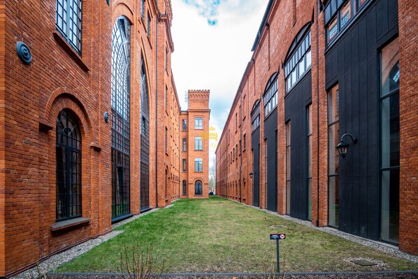 Courtyard - Dream Aparts - Lofty Scheiblera (Lodz)