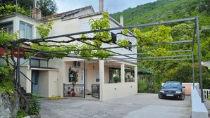Unclassified image, 2 of 28, button - Apartments Banicevic (Tivat)