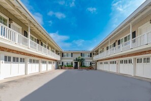 Exterior - Oceanfront on Dry Sandy Carbon Beach - Sandpiper (Malibu)