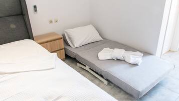 Studio (11) | Laptop workspace, iron/ironing board, free cribs/infant beds, free WiFi