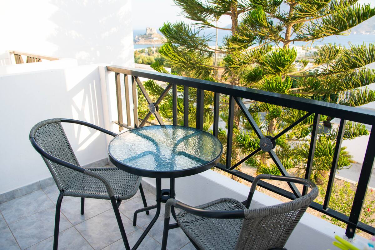 Studio (9) | Vue depuis le balcon
