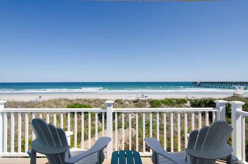 Gorgeous 6 BR Oceanfront Home w 2 Living Spaces!