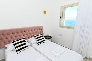 Appartement Penthouse Deluxe, 4 chambres, vue sur le lac | 4 chambres, décor unique, ameublement unique, bureau