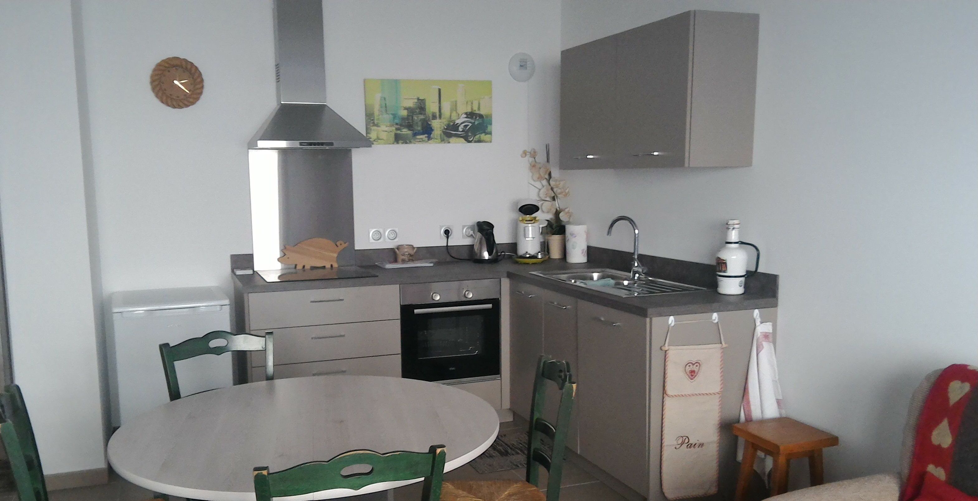 雪櫃、微波爐、焗爐、爐具