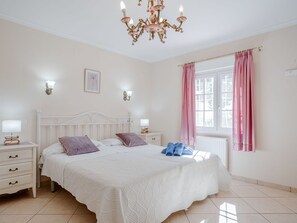 3 bedrooms, travel cot, free WiFi
