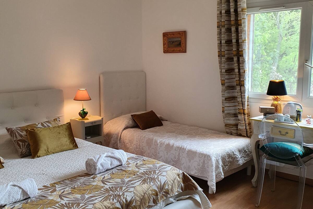 Dreibettzimmer (Jaune)