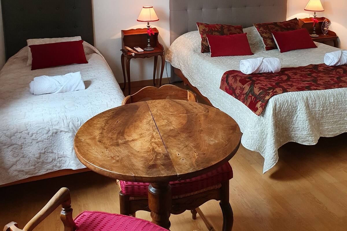 Dreibettzimmer (Rouge)