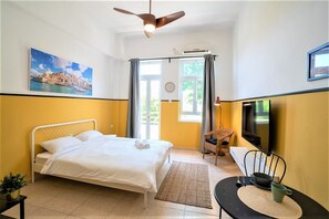 Design Studio | Laptop workspace, iron/ironing board, free WiFi, bed sheets - Jaffantin (Tel Aviv)