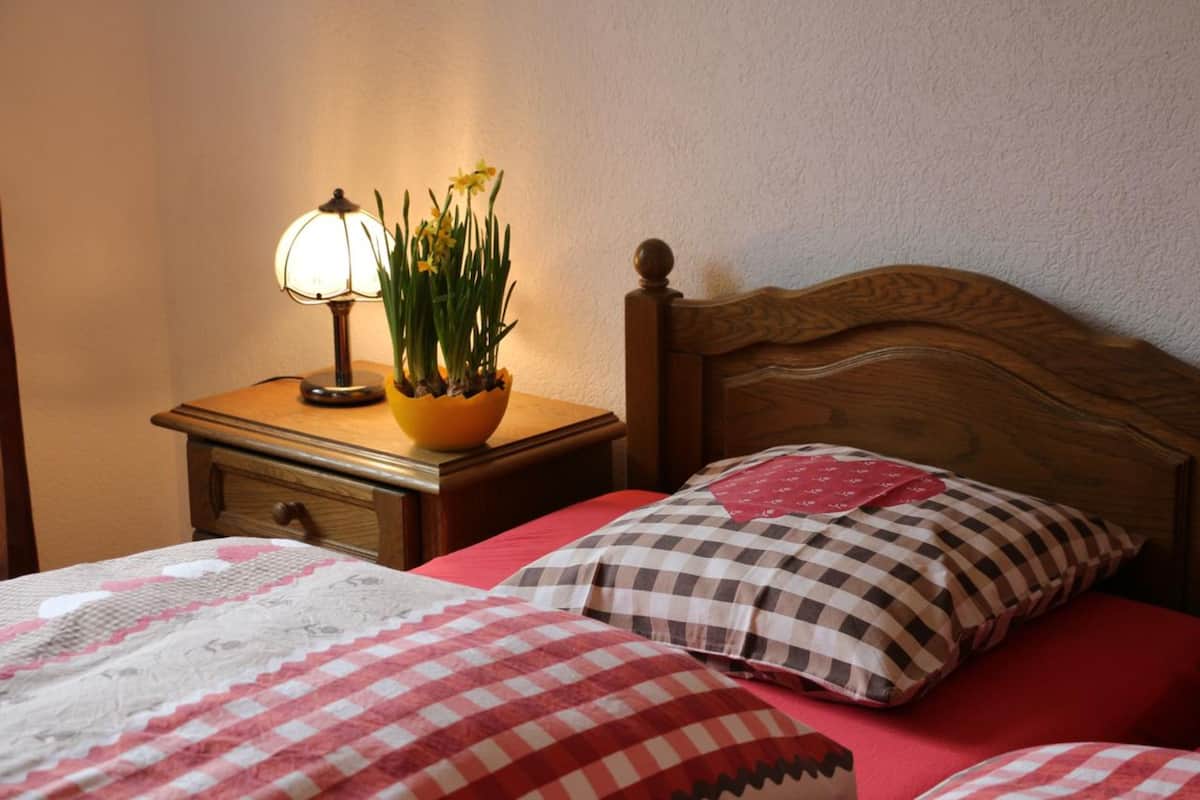 Zweibettzimmer | Kostenloses WLAN, Bettwäsche
