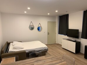 2 室のベッドルーム、WiFi