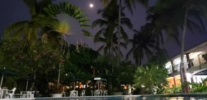 Kolam renang outdoor