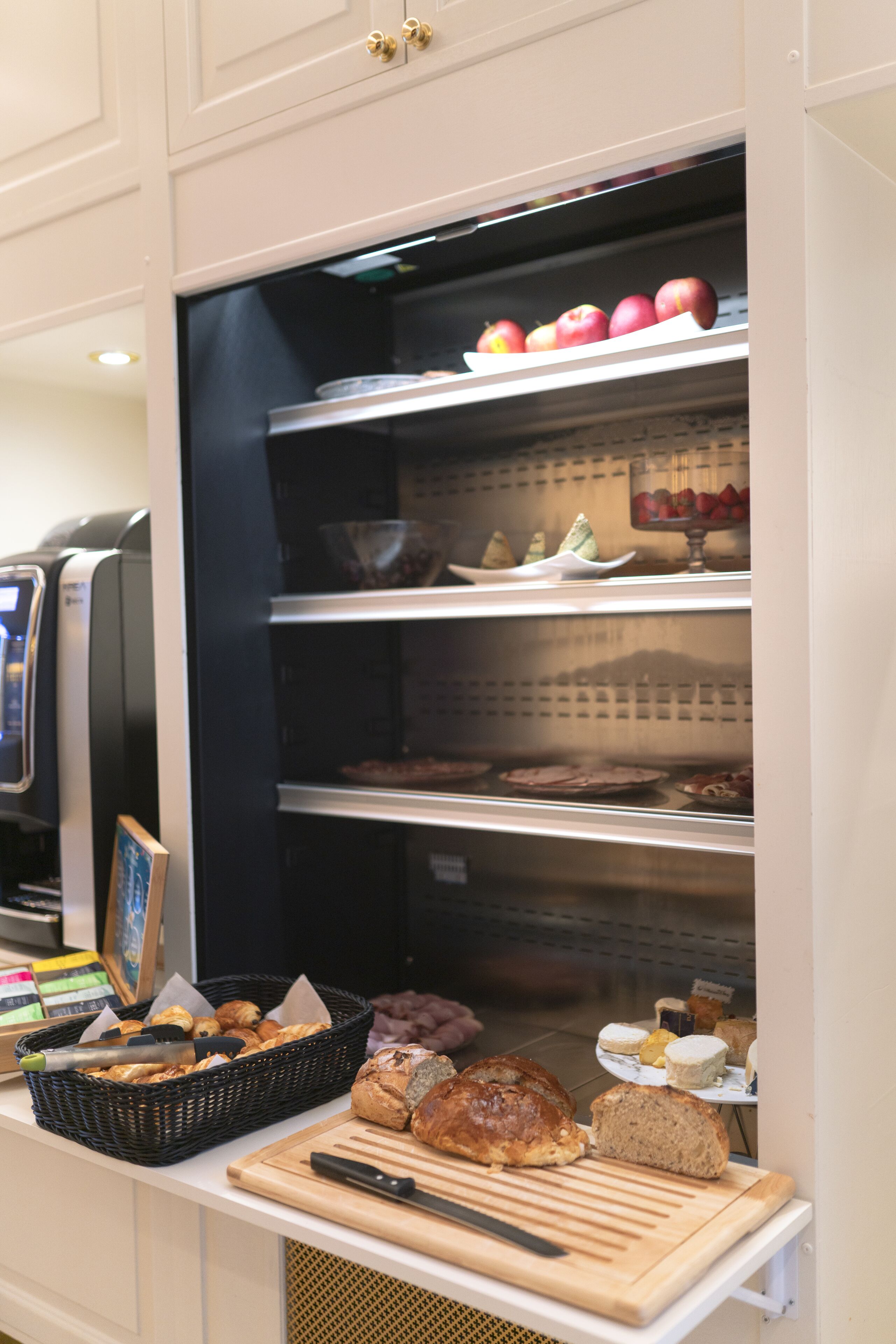 daily buffet breakfast (eur 15 per person)