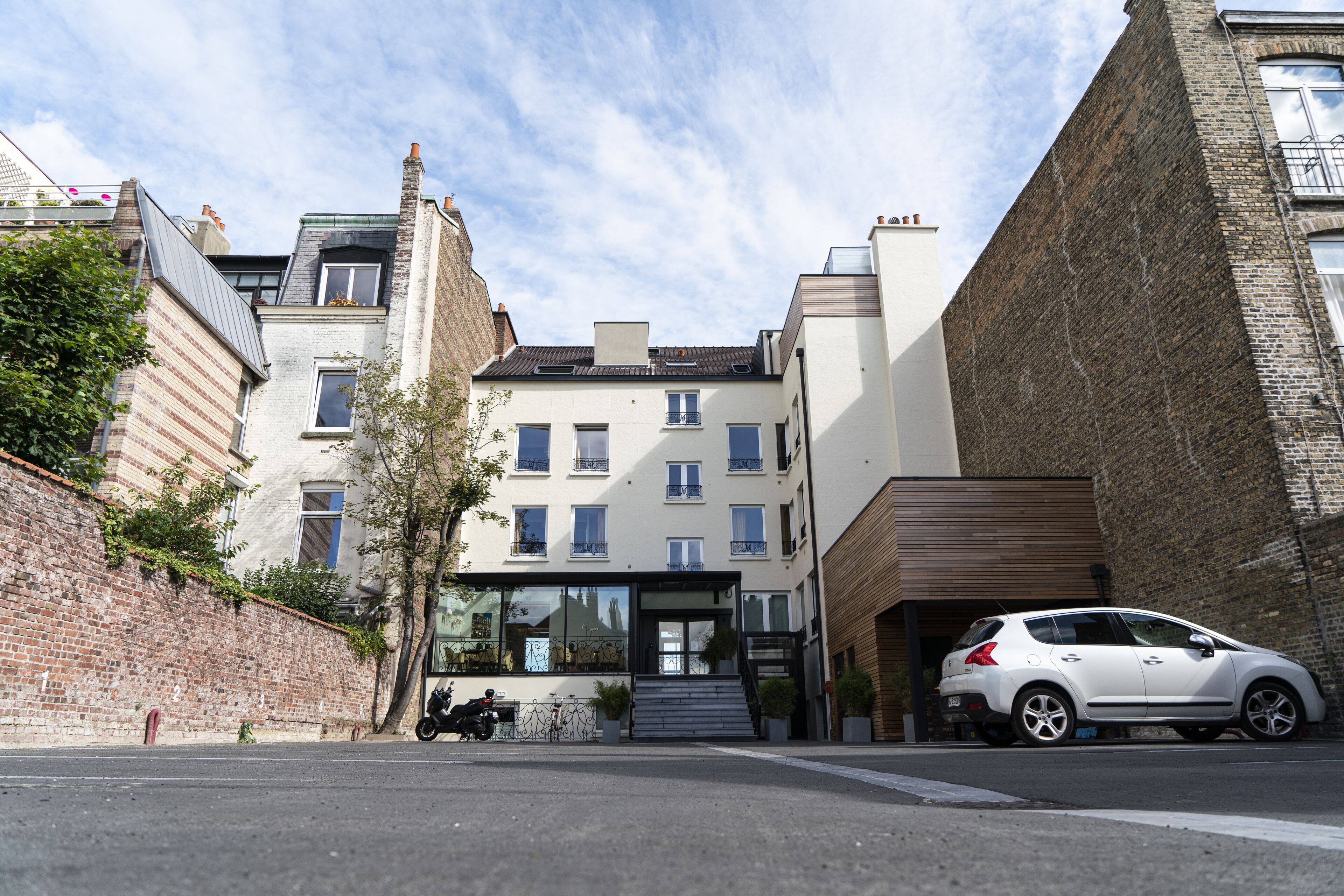 self-parking (surcharge) 10 per day