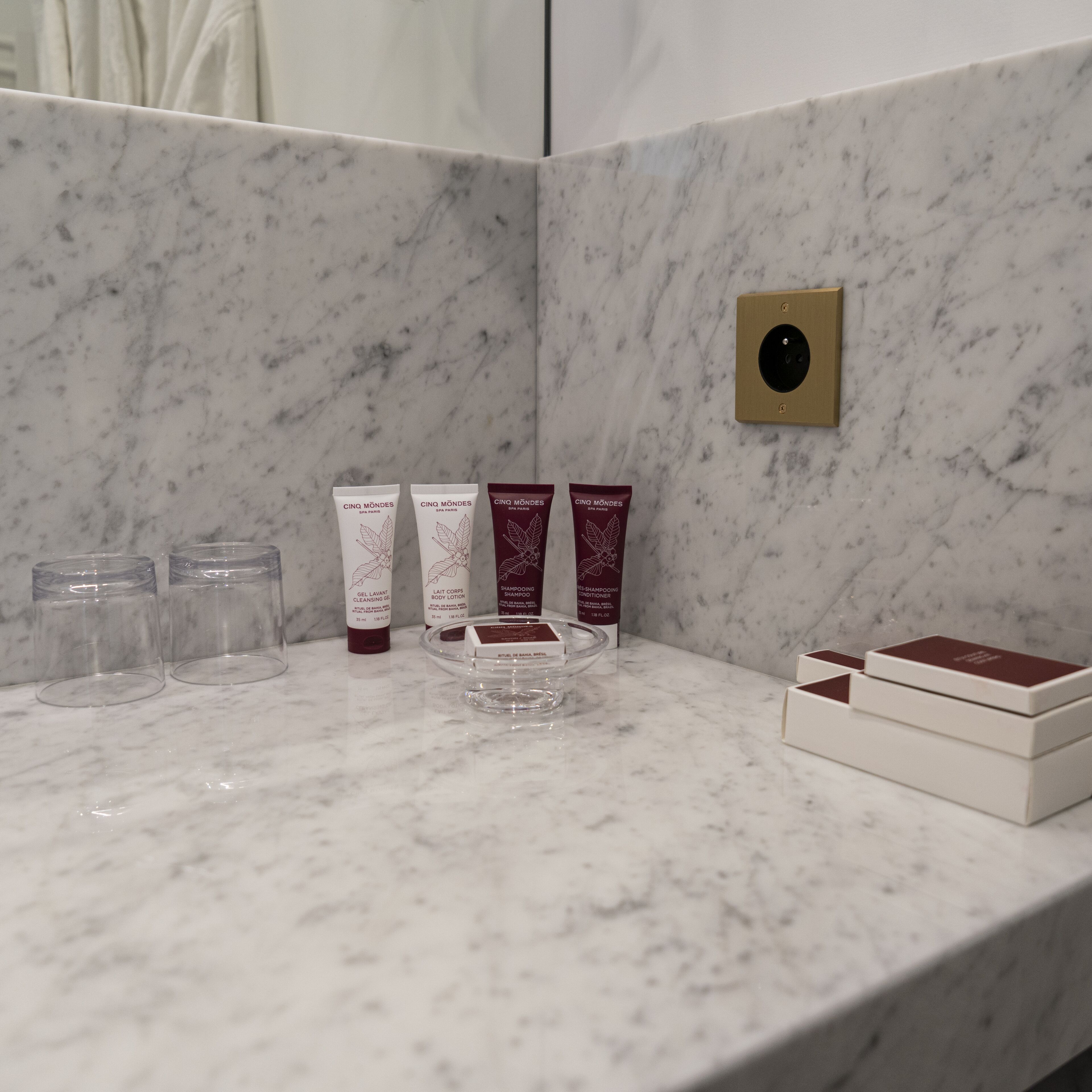 suite, sea view | bathroom | shower, rainfall showerhead, designer toiletries, hair dryer