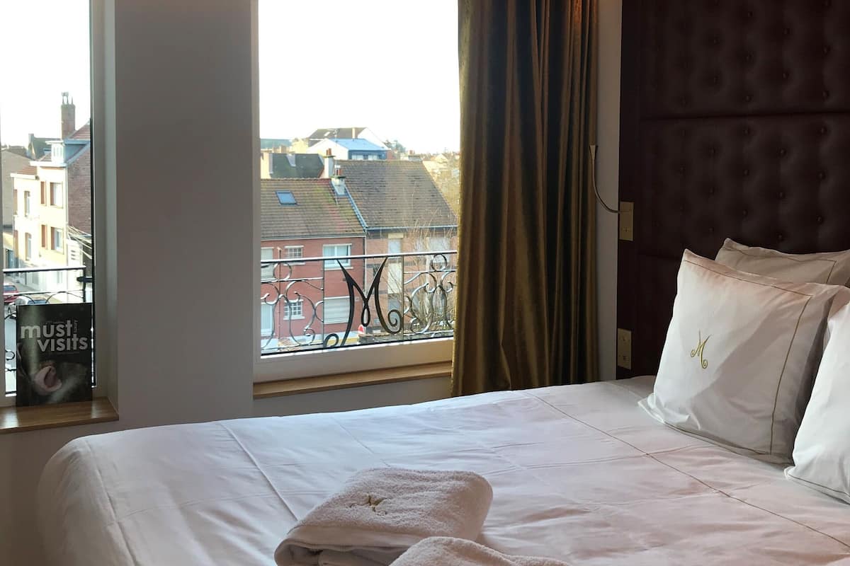 standard double room | 1 bedroom, premium bedding, pillow-top beds, in-room safe