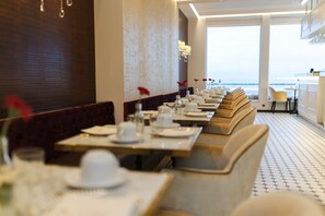Tägliches Frühstücksbuffet gegen Gebühr