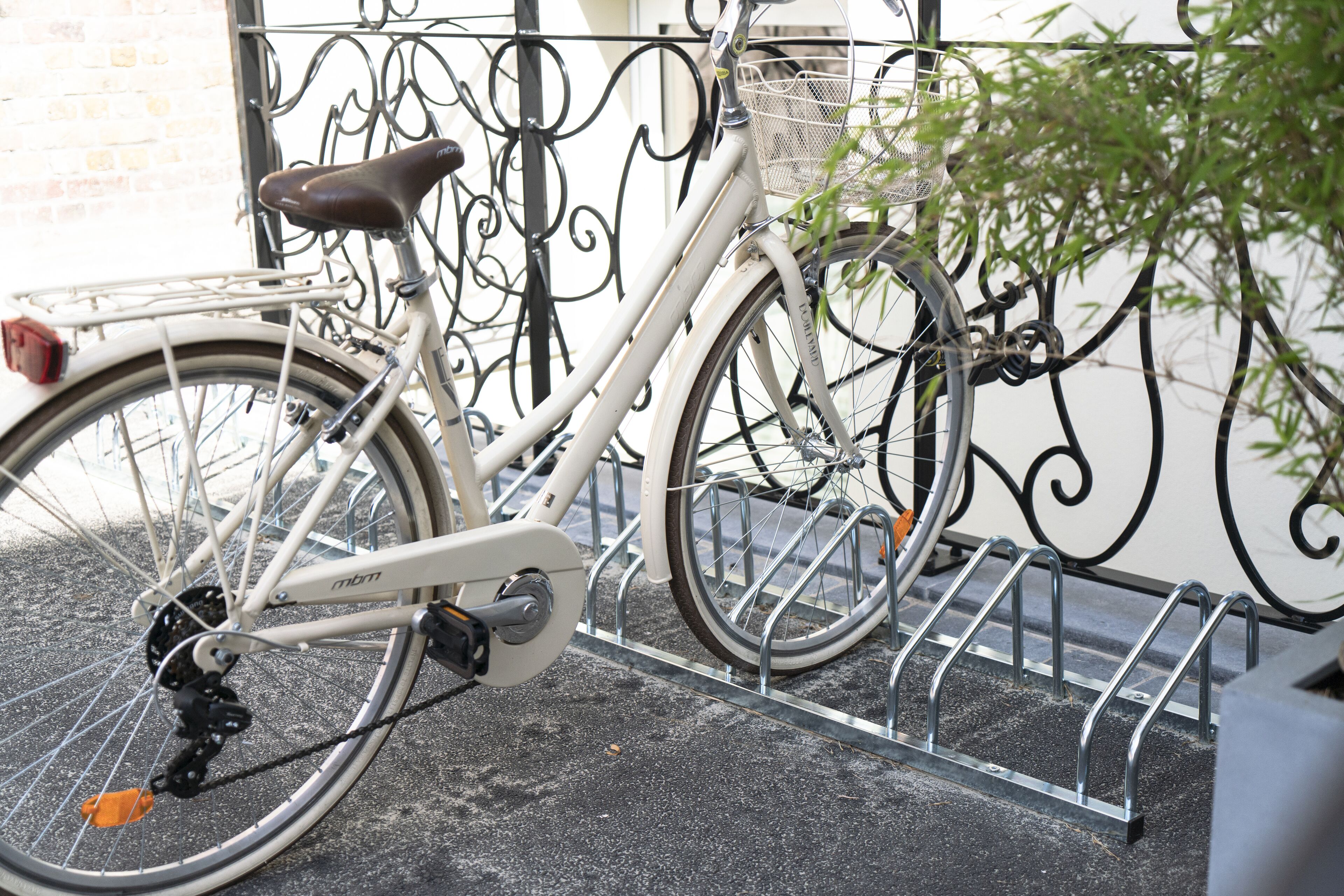 self-parking (surcharge) 10 per day