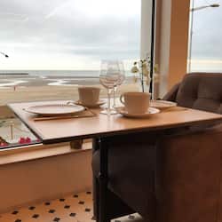 Petit déjeuner buffet (15 EUR par personne)