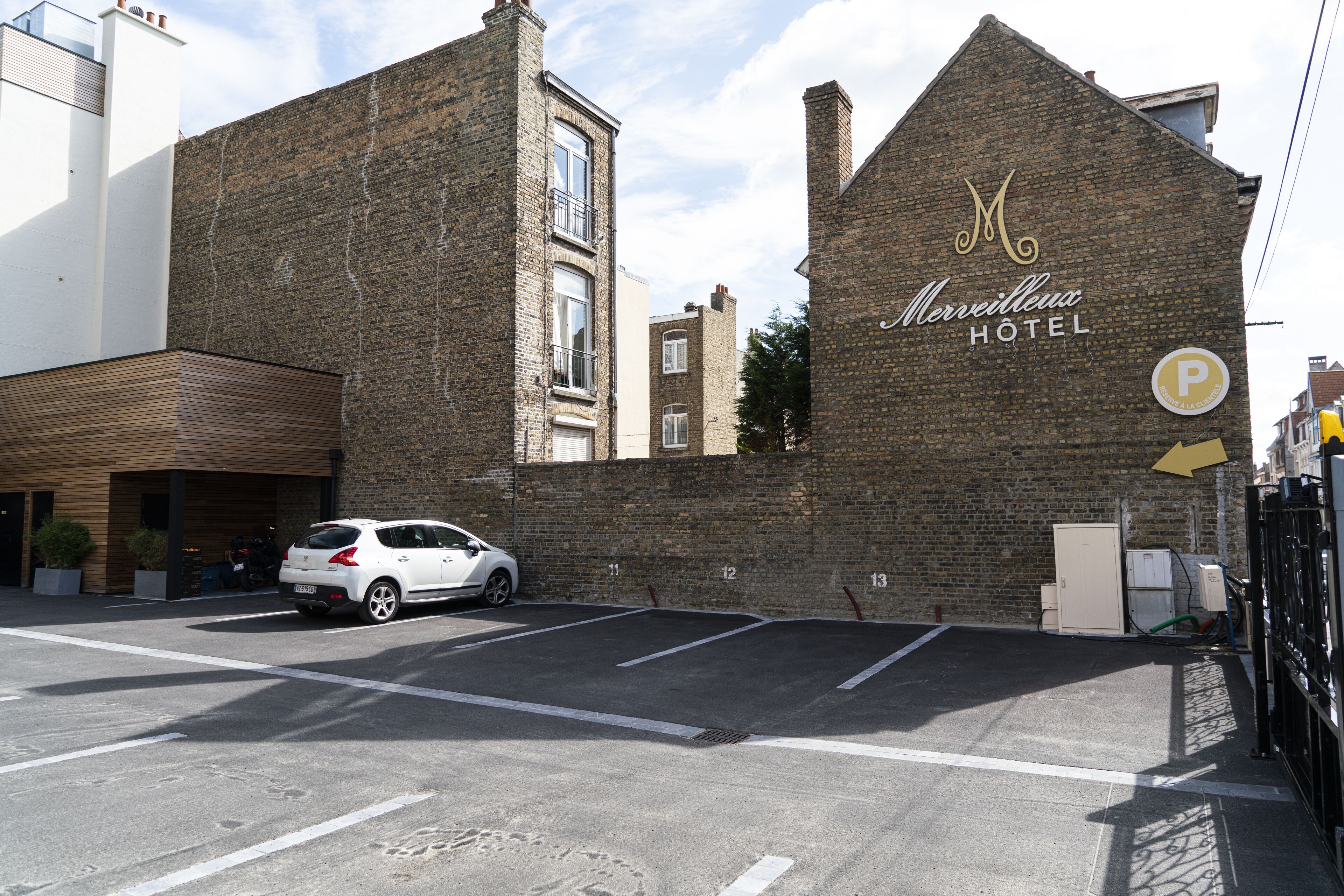 self-parking (surcharge) 10 per day