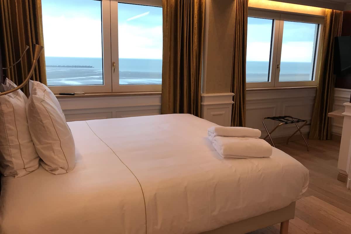 deluxe double room, sea view | 1 bedroom, premium bedding, pillow-top beds, in-room safe