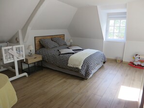 3 bedrooms, iron/ironing board, free WiFi, bed sheets - Charming Norman house Seven people  (Martainville)