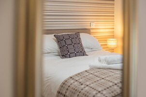 Double En-suite Room | Individually decorated, individually furnished, blackout drapes