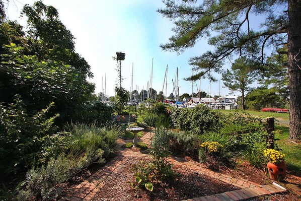 Property grounds - Downtown Oxford | Charming | Pet Friendly | Bikes (Oxford)