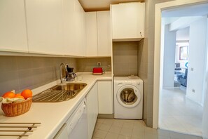 Réfrigérateur, micro-ondes, four, lave-vaisselle
